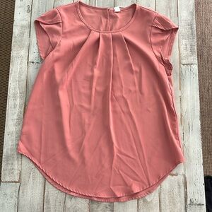 Cap sleeve maternity shirt